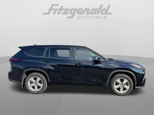 Midnight Black Metallic 2024 Toyota Highlander LE
