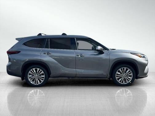2025 Toyota Highlander Hybrid Platinum