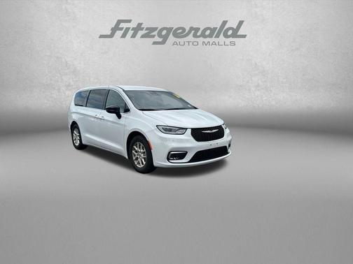 Bright White Clearcoat 2025 Chrysler Pacifica L