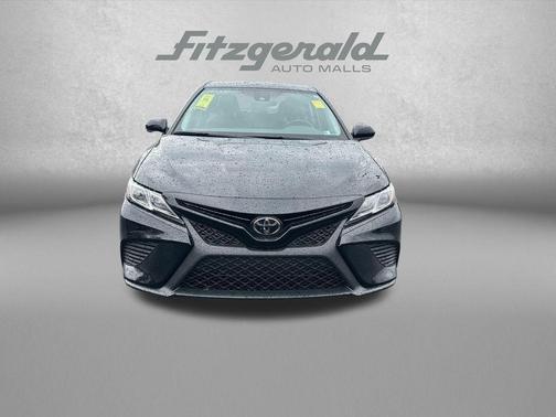 Midnight Black Metallic 2019 Toyota Camry SE