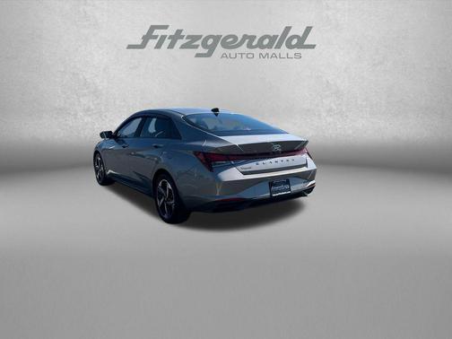 Fluid Metal 2023 Hyundai ELANTRA SEL