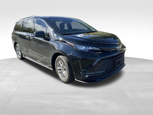 2025 Toyota Sienna XLE