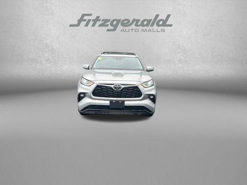 Celestial Silver Metallic 2021 Toyota Highlander XLE