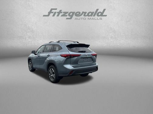 Moon Dust 2022 Toyota Highlander XLE