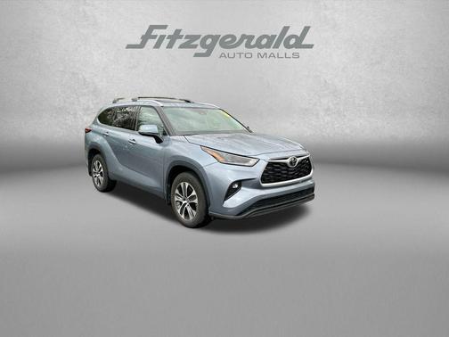 Moon Dust 2022 Toyota Highlander XLE