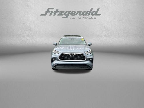 Moon Dust 2022 Toyota Highlander XLE