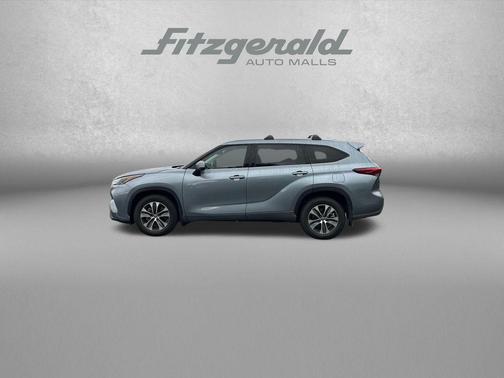 Moon Dust 2022 Toyota Highlander XLE