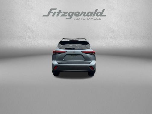 Moon Dust 2022 Toyota Highlander XLE