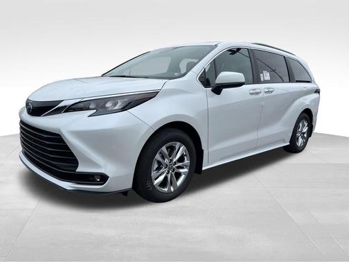 2025 Toyota Sienna XLE 7 Passenger