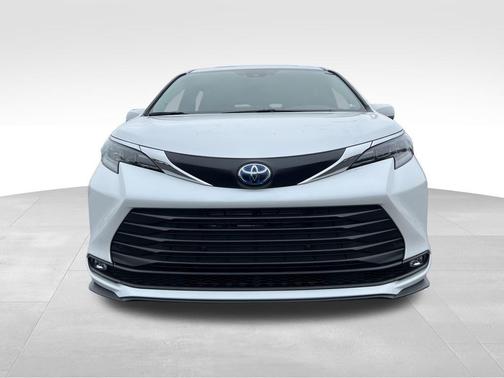 2025 Toyota Sienna XLE 7 Passenger