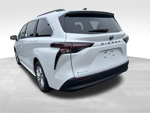 2025 Toyota Sienna XLE 7 Passenger