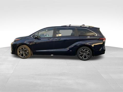 2025 Toyota Sienna Platinum