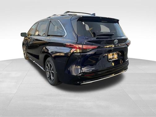 2025 Toyota Sienna Platinum