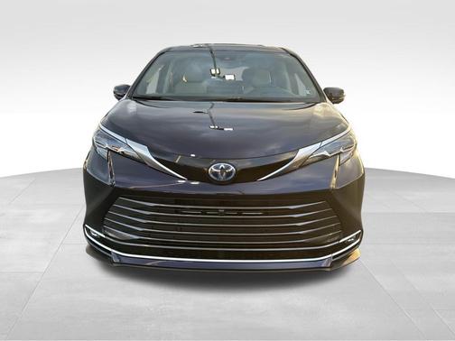 2025 Toyota Sienna Platinum