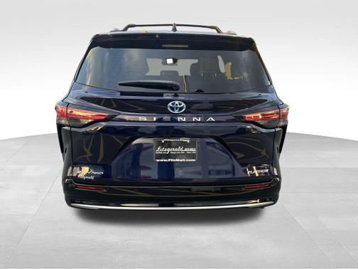 2025 Toyota Sienna Platinum