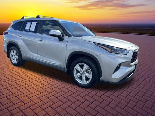 2023 Toyota Highlander LE