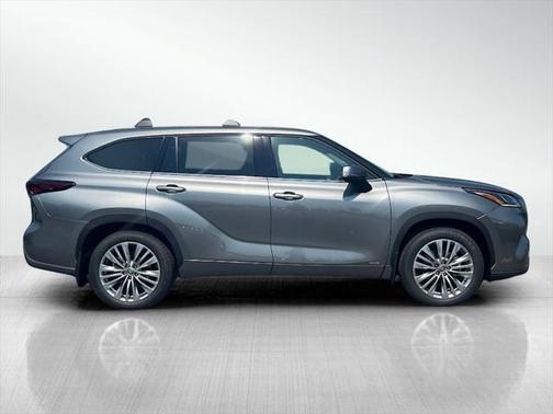 2025 Toyota Highlander Hybrid Platinum