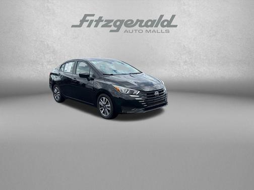 Super Black 2023 Nissan Versa 1.6 SV