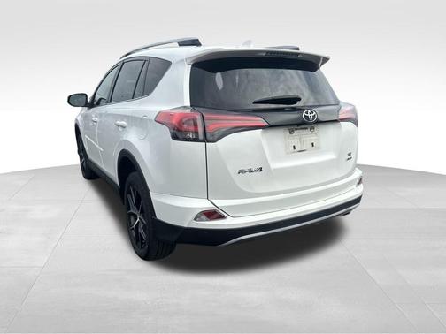 2017 Toyota RAV4 SE