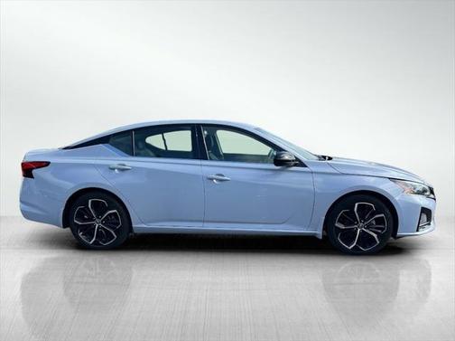 2023 Nissan Altima SR FWD