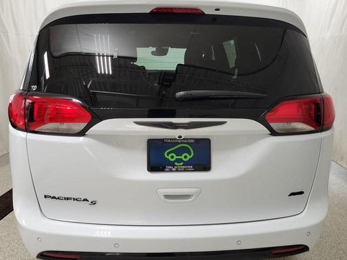 2020 Chrysler Pacifica L