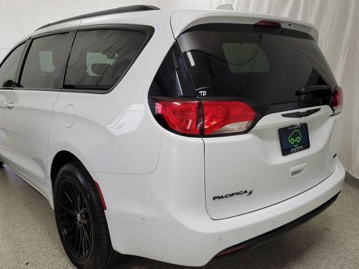 2020 Chrysler Pacifica L