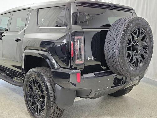 2024 GMC HUMMER EV SUV 2X