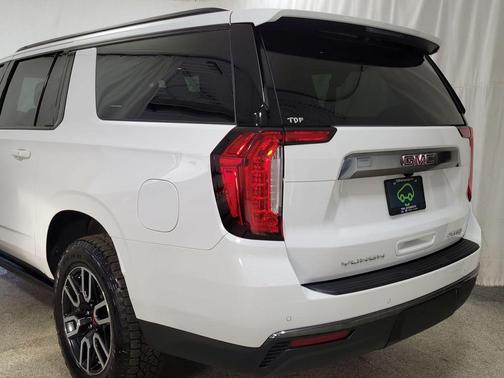 2021 GMC Yukon XL 4WD AT4