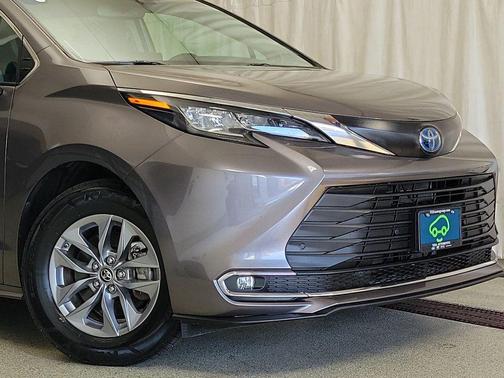2022 Toyota Sienna XLE