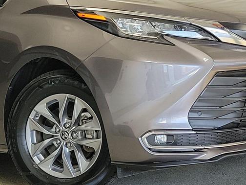 2022 Toyota Sienna XLE
