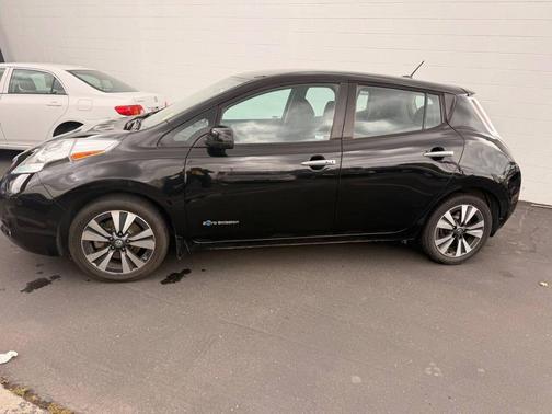 Super Black 2017 Nissan Leaf SV 4dr Hatchback