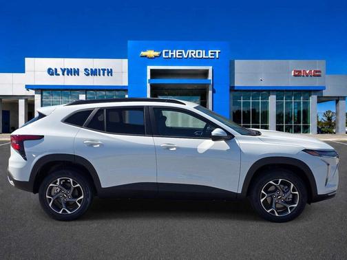 Summit White 2026 Chevrolet Trax LT