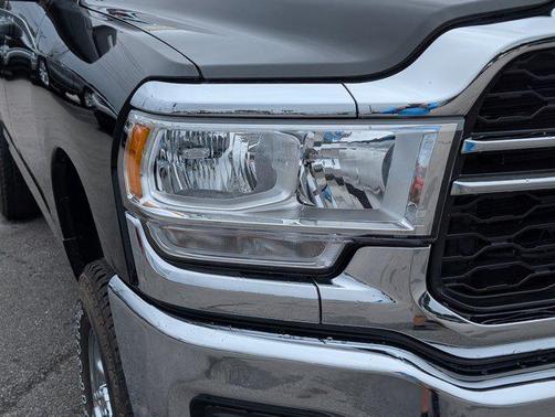 2024 RAM 2500 Tradesman Crew Cab 4x4 6'4' Box