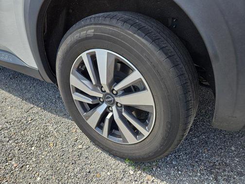 2023 Nissan Pathfinder SL 4WD