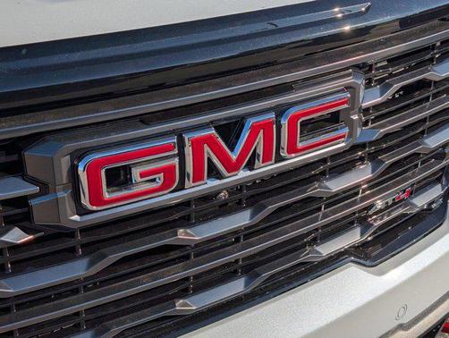 2026 GMC Acadia AWD AT4