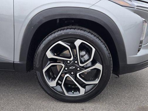 Sterling Gray Metallic 2025 Chevrolet Trax FWD 2RS