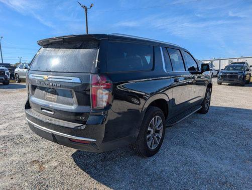 2022 Chevrolet Suburban LT