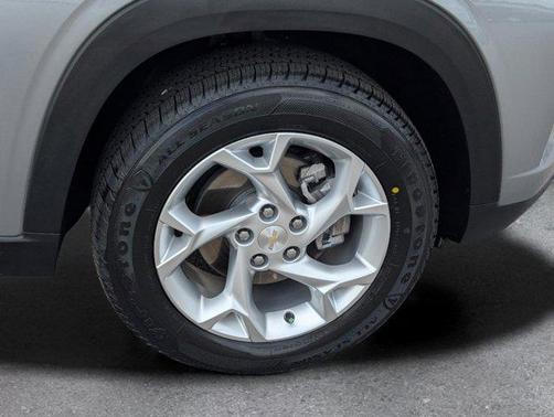Sterling Gray Metallic 2025 Chevrolet Trax LS