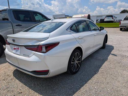 2025 Lexus ES 300h F SPORT