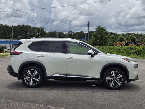 Pearl White Tricoat 2021 Nissan Rogue SL