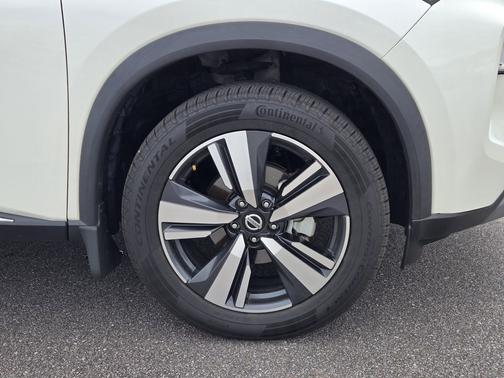 Pearl White Tricoat 2021 Nissan Rogue SL