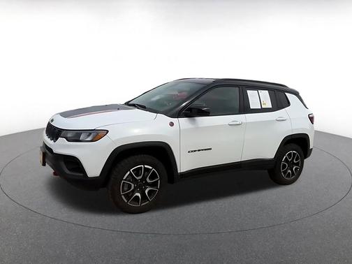 Bright White Clearcoat 2025 Jeep Compass Trailhawk
