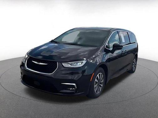 Brilliant Black Crystal Pearlcoat 2023 Chrysler Pacifica Hybrid Touring L