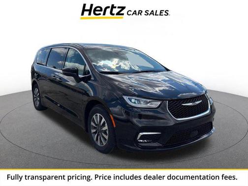 Brilliant Black Crystal Pearlcoat 2023 Chrysler Pacifica Hybrid Touring L