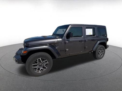 Granite Crystal Metallic Clearcoat 2025 Jeep Wrangler 4-Door Sahara 4x4