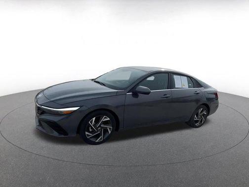 2025 Hyundai ELANTRA SEL