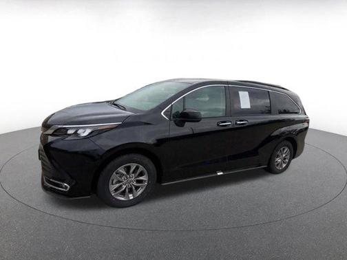 Midnight Black Metallic 2024 Toyota Sienna XLE