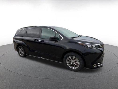 Midnight Black Metallic 2024 Toyota Sienna XLE