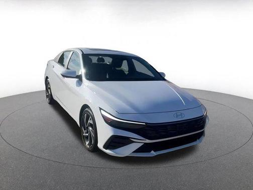 2025 Hyundai ELANTRA SEL