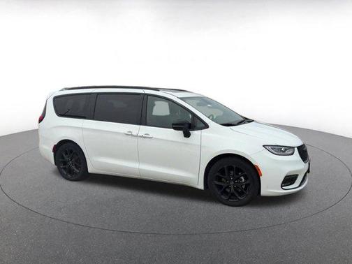 Bright White Clearcoat 2025 Chrysler Pacifica Limited